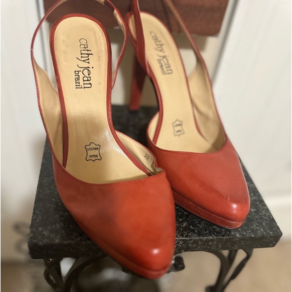 Red sling back heels with leather upper material - Picture 4 of 11